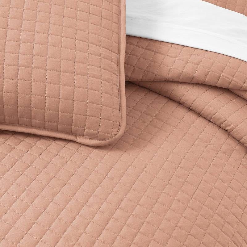 King Cal King Lightweight Blush 3-Piece Ultra Soft Microfiber Quilt Set-3